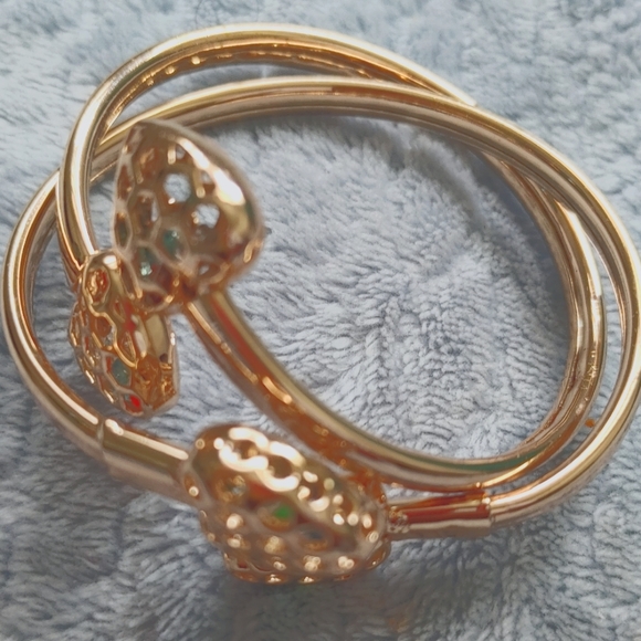 Girl's wrist band - Picture 1 of 1